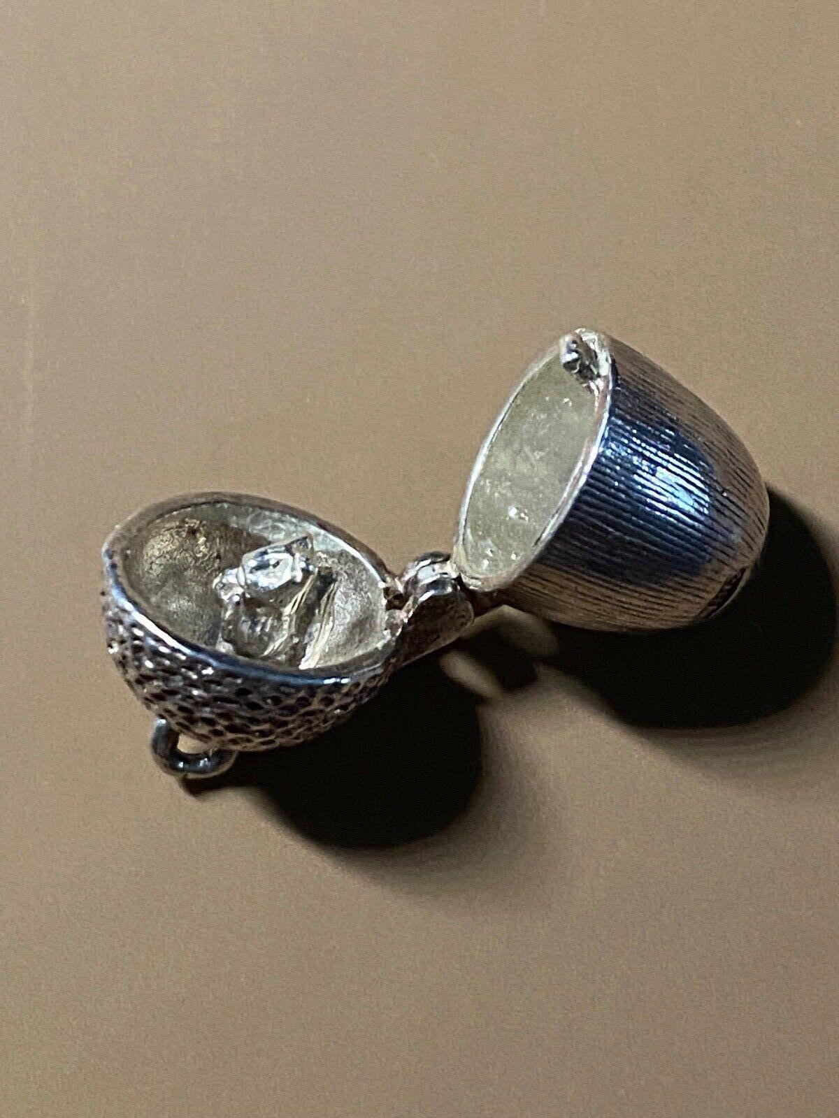 925 Sterling Silber Große Eichel & Eichhörnchen Vintage Eröffnung Charme Anhänger im Zustand „Hervorragend“ im Angebot in MELBOURNE, AU