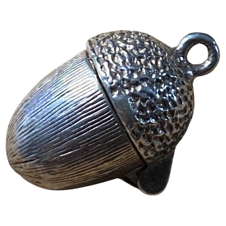 925 Sterling Silber Große Eichel & Eichhörnchen Vintage Eröffnung Charme Anhänger im Angebot