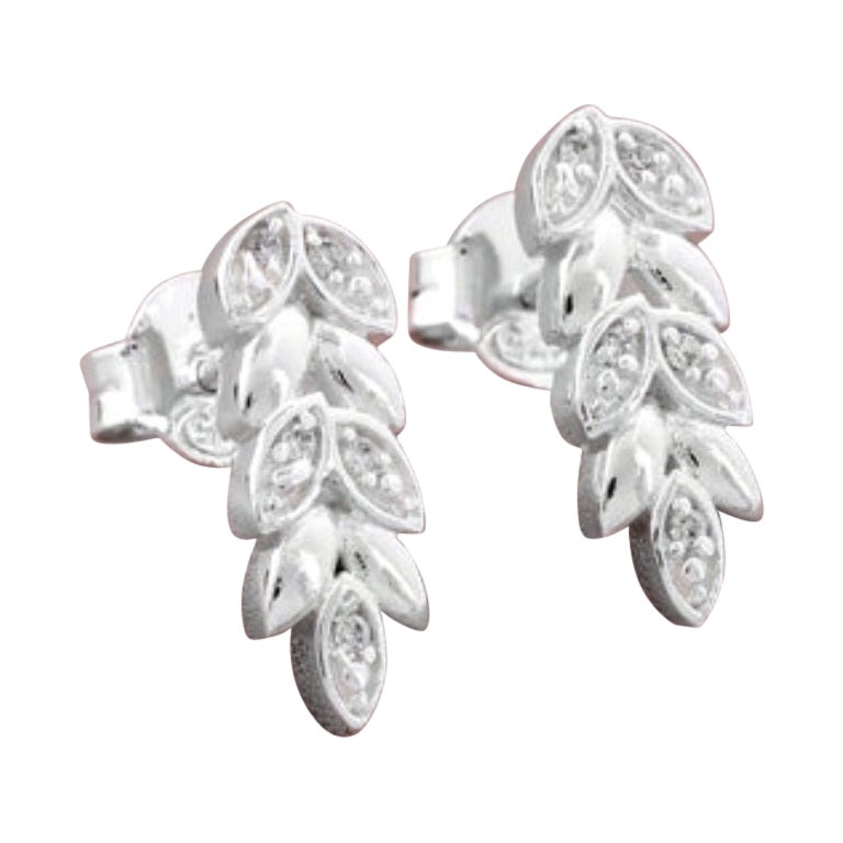 925 Sterling Silver Leaf Shaped Studs For Women Simple Valentine Gift For Her. For Sale