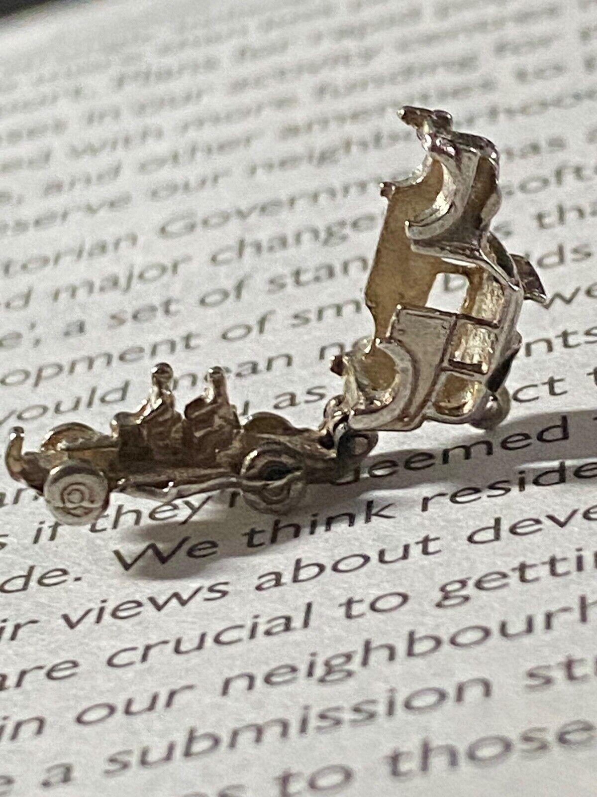 925 Sterling Silber London Cab Charm (Anhänger) Öffnen, um 2 Personen zu enthüllen im Zustand „Hervorragend“ im Angebot in MELBOURNE, AU