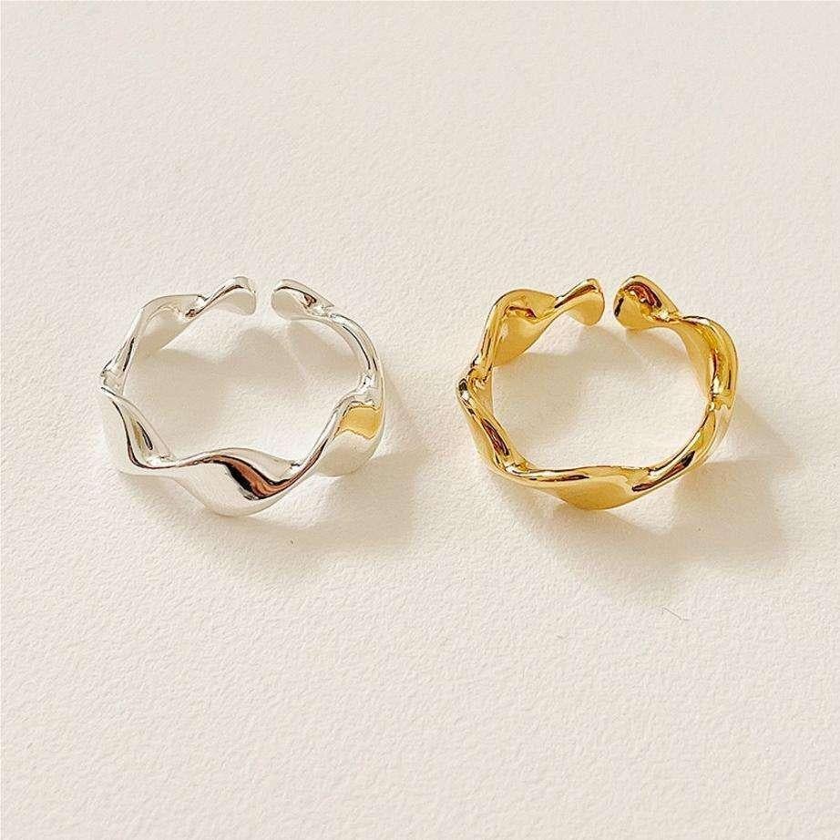 925 Sterling Silver Minimalist Gold Plated Open Adjustable Ring For Women
Metal
Sterling Silver
Ring Size
7
Base Metal
Sterling Silver
Color
Gold
Cut Grade
Excellent
Material
925 Sterling Silver
Total Carat Weight
0.24 Cts And