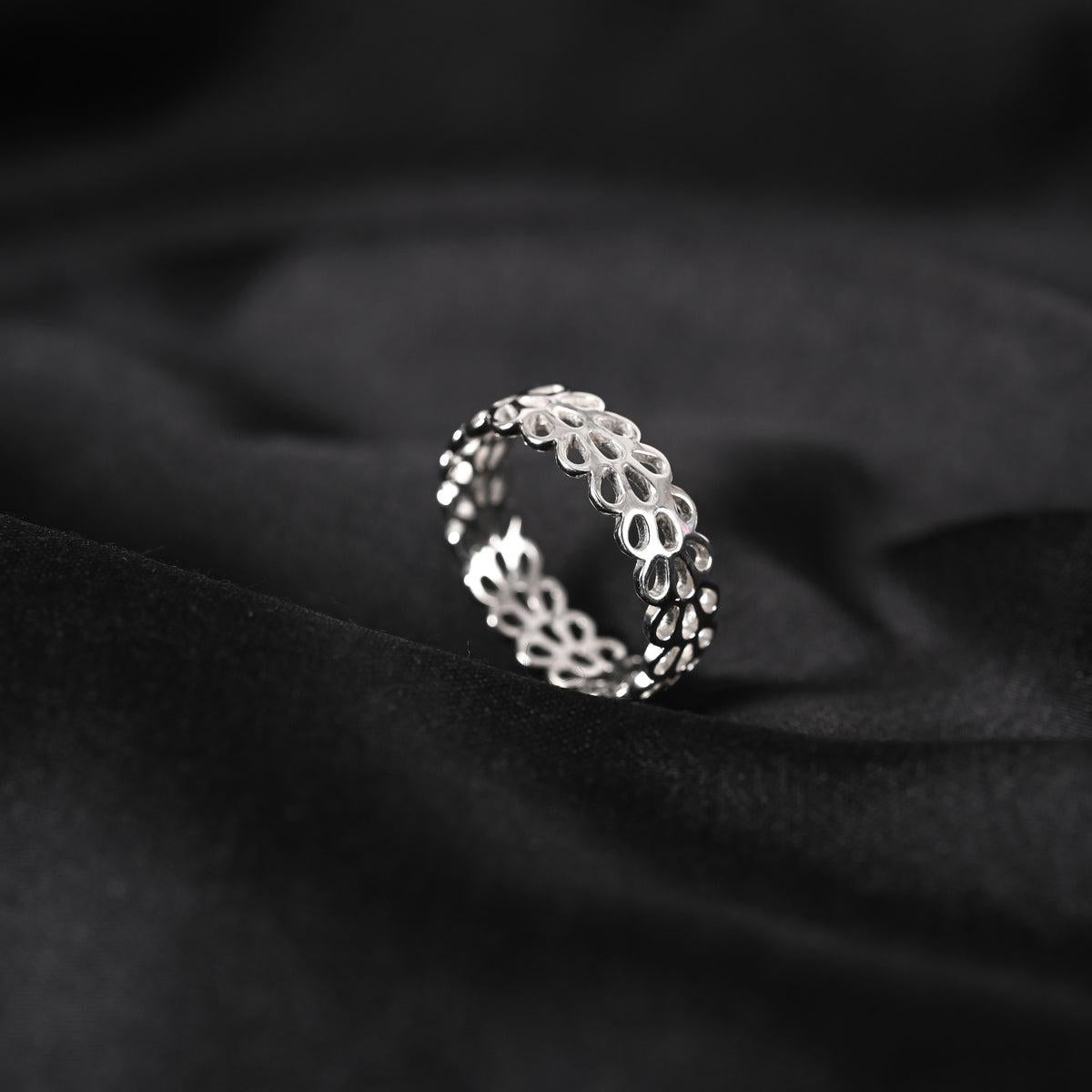 Anello minimalista in argento 925 per lei, miglior regalo per l'anniversario di matrimonio. in vendita 1