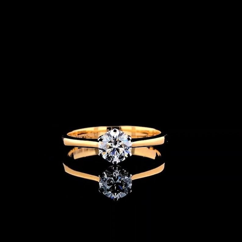 925 Sterling Silver Moissanite Solitaire Ring Beautiful Gift For Women en venta