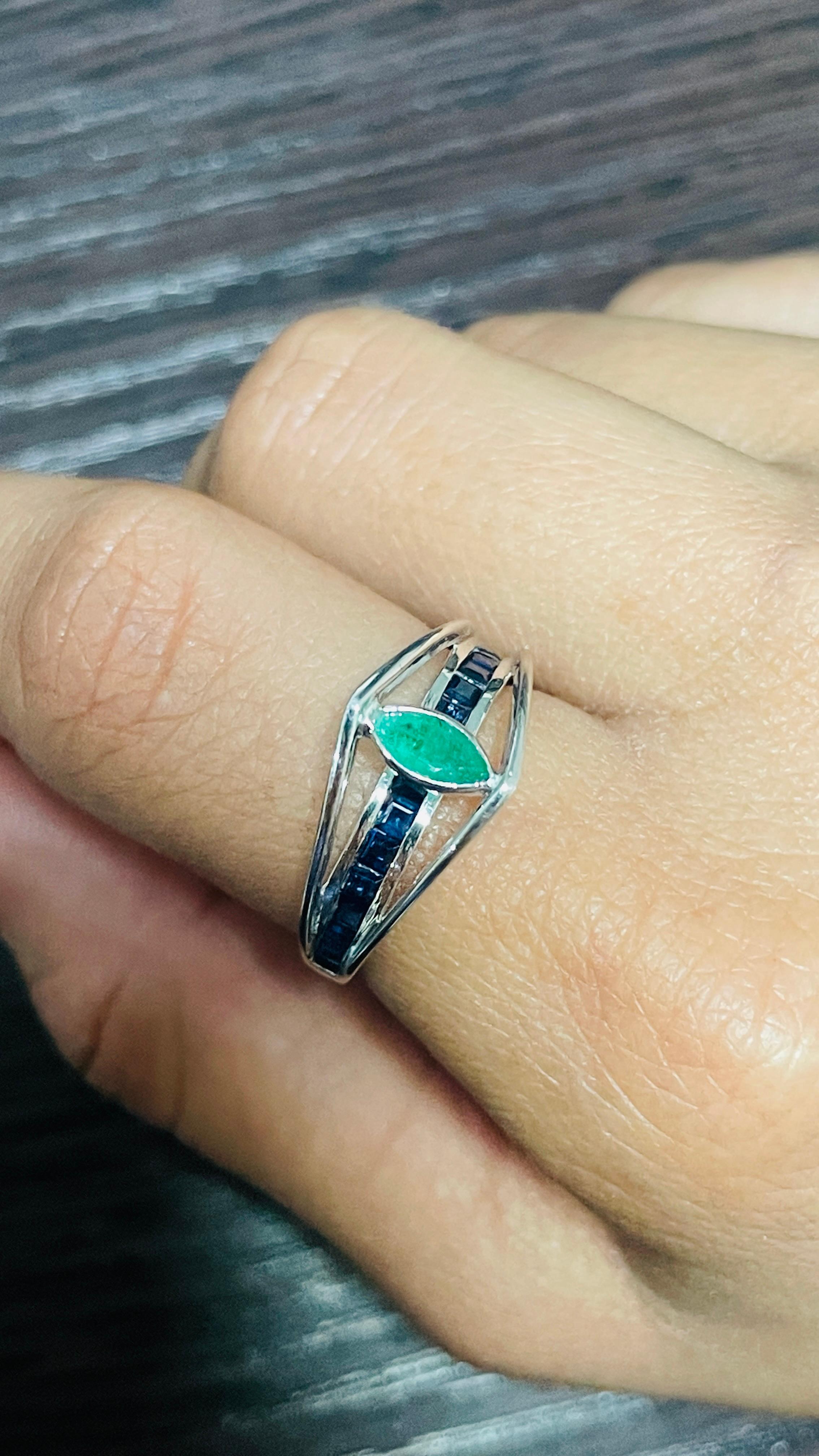 For Sale:  Natural Emerald and Sapphire Unisex Ring for Him in 925 Silver Jewelry 9