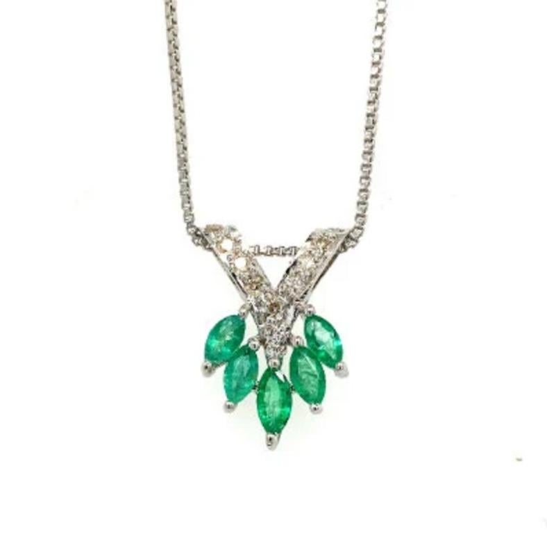 Art Deco 925 Sterling Silver Pendant Necklace Natural Emerald and Diamond Chain Necklace  For Sale