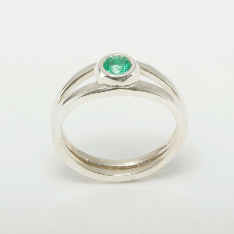 For Sale:  925 Sterling Silver Natural Emerald Womens Solitaire Ring, Customizable 4