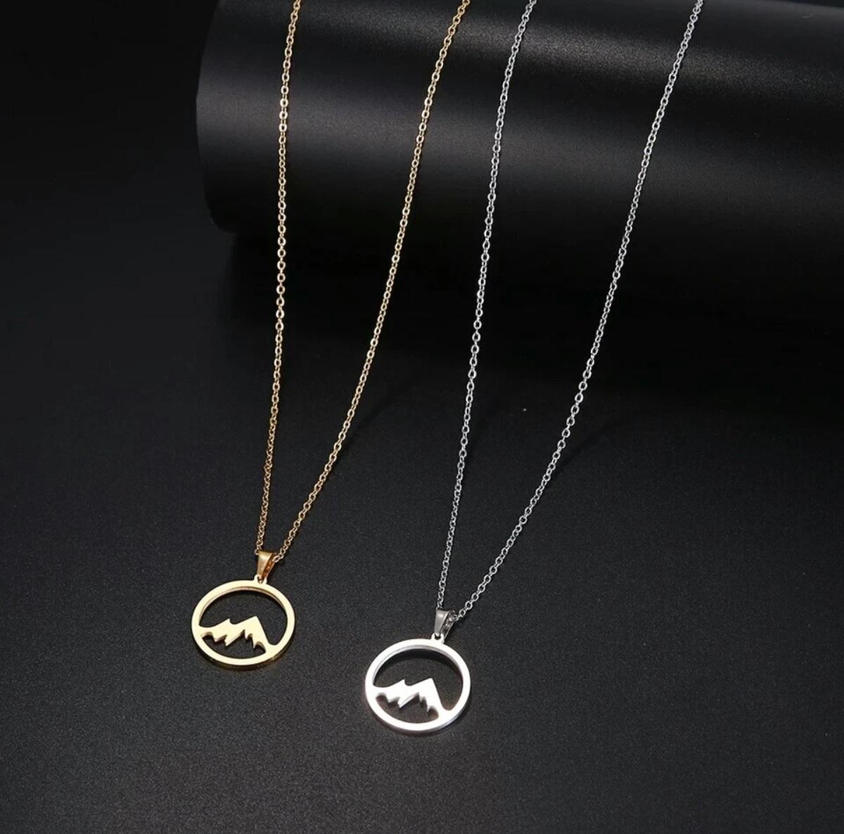 925 Sterling Silver Necklace For Women Mountain Hill Engagement Pendant Jewelry. Unisexe en vente
