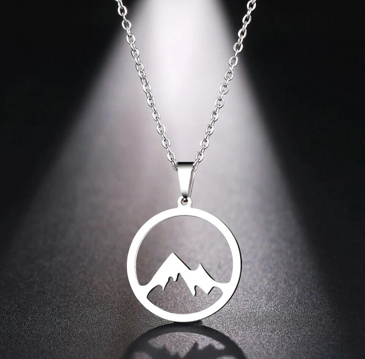 925 Sterling Silver Necklace For Women Mountain Hill Engagement Pendant Jewelry. en vente 3