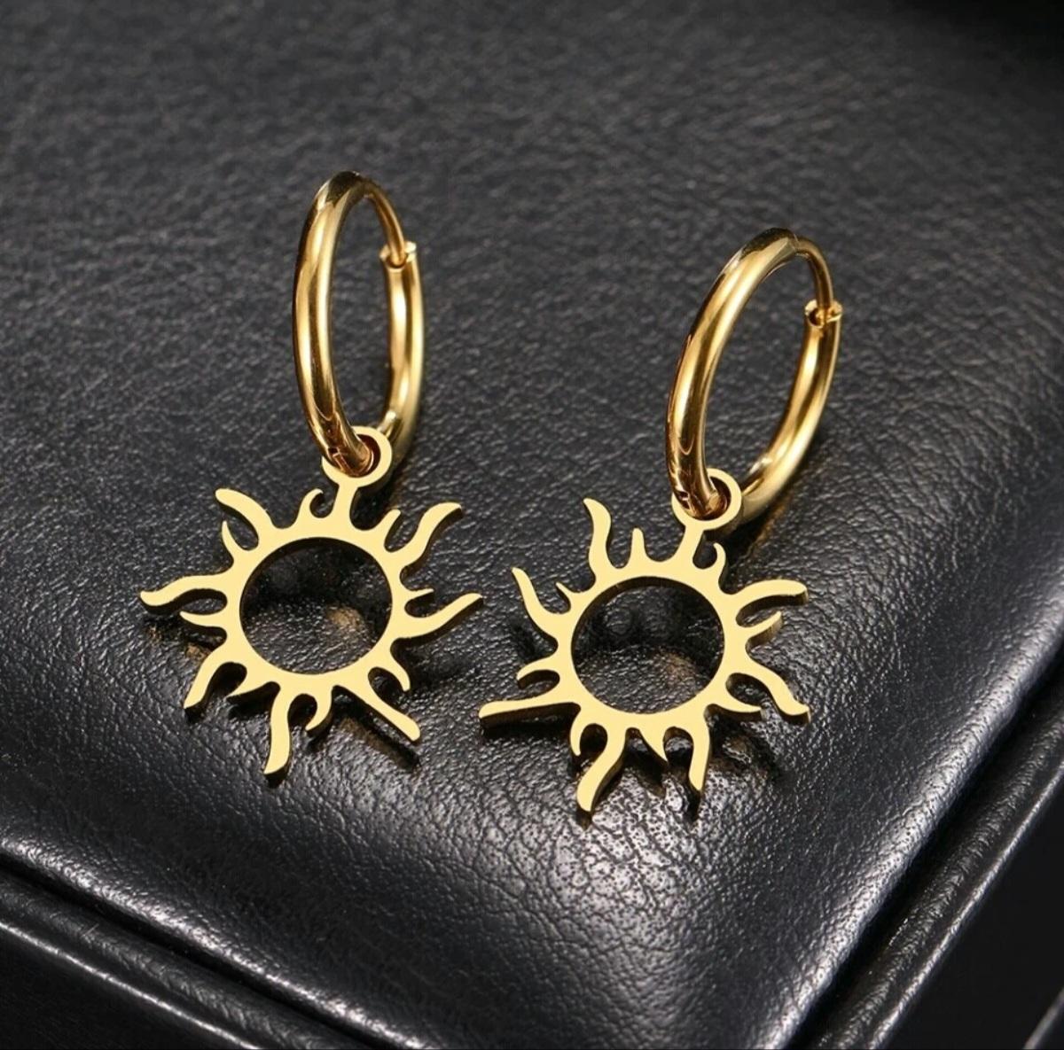 925 Sterling Silver New Sun Hoops Earrings Unique Trend Charm Earring For Women. Neuf - En vente à Chicago, IL