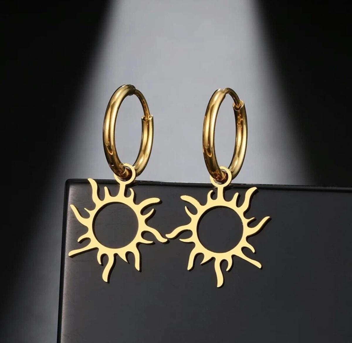 925 Sterling Silver New Sun Hoops Earrings Unique Trend Charm Earring For Women. en vente 1