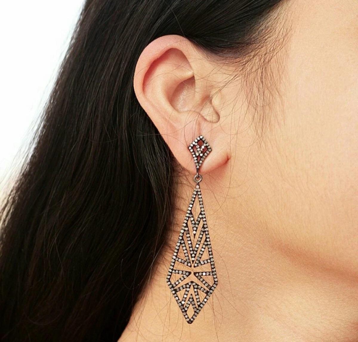 Pendiente largo de plata de ley 925 con pavé de diamantes Joyas de boda con diamantes. Art Decó en venta