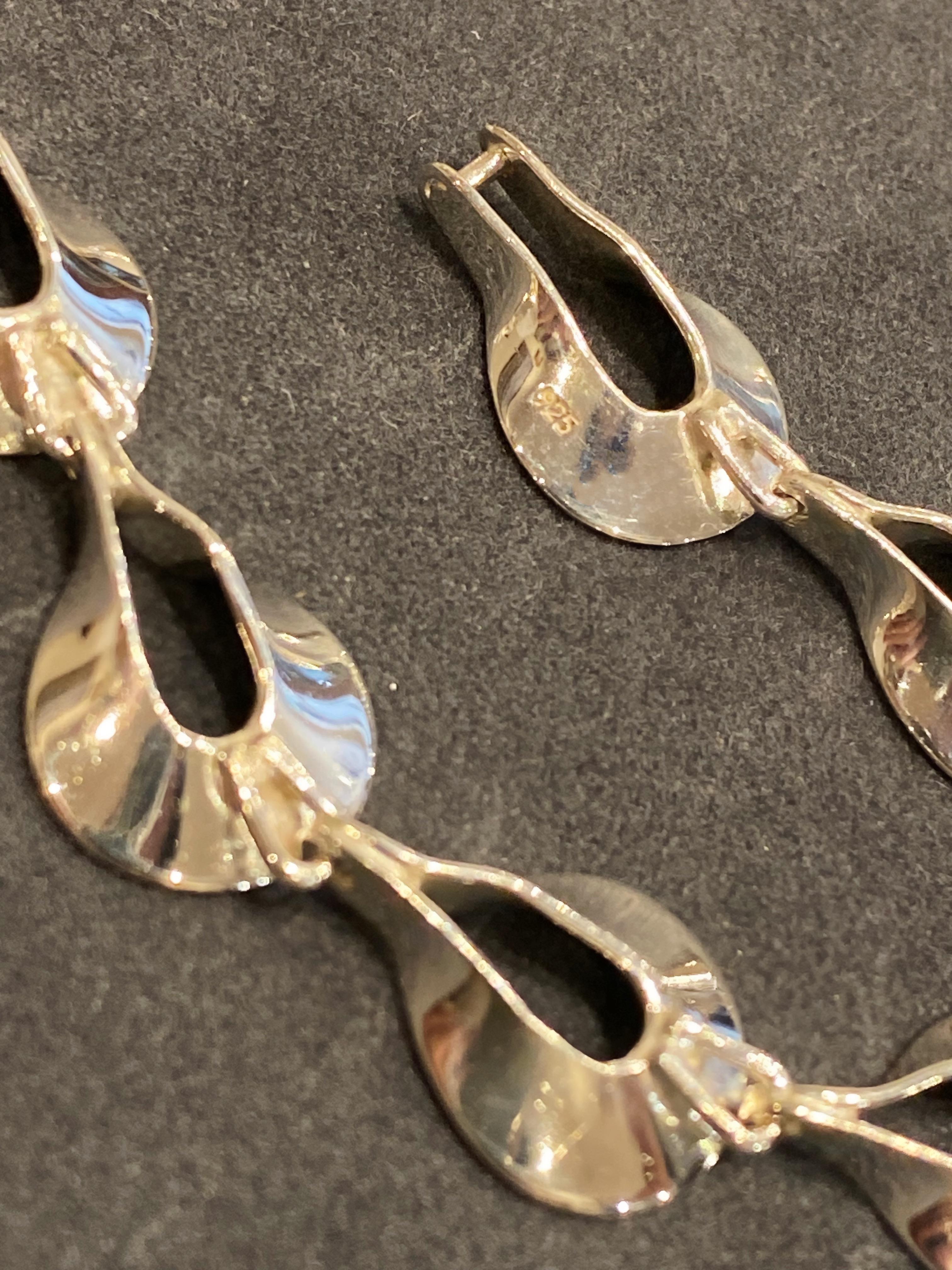 Collana italiana in argento 925 con maglie a forma di pera traforate, 48,5 cm. in vendita 1