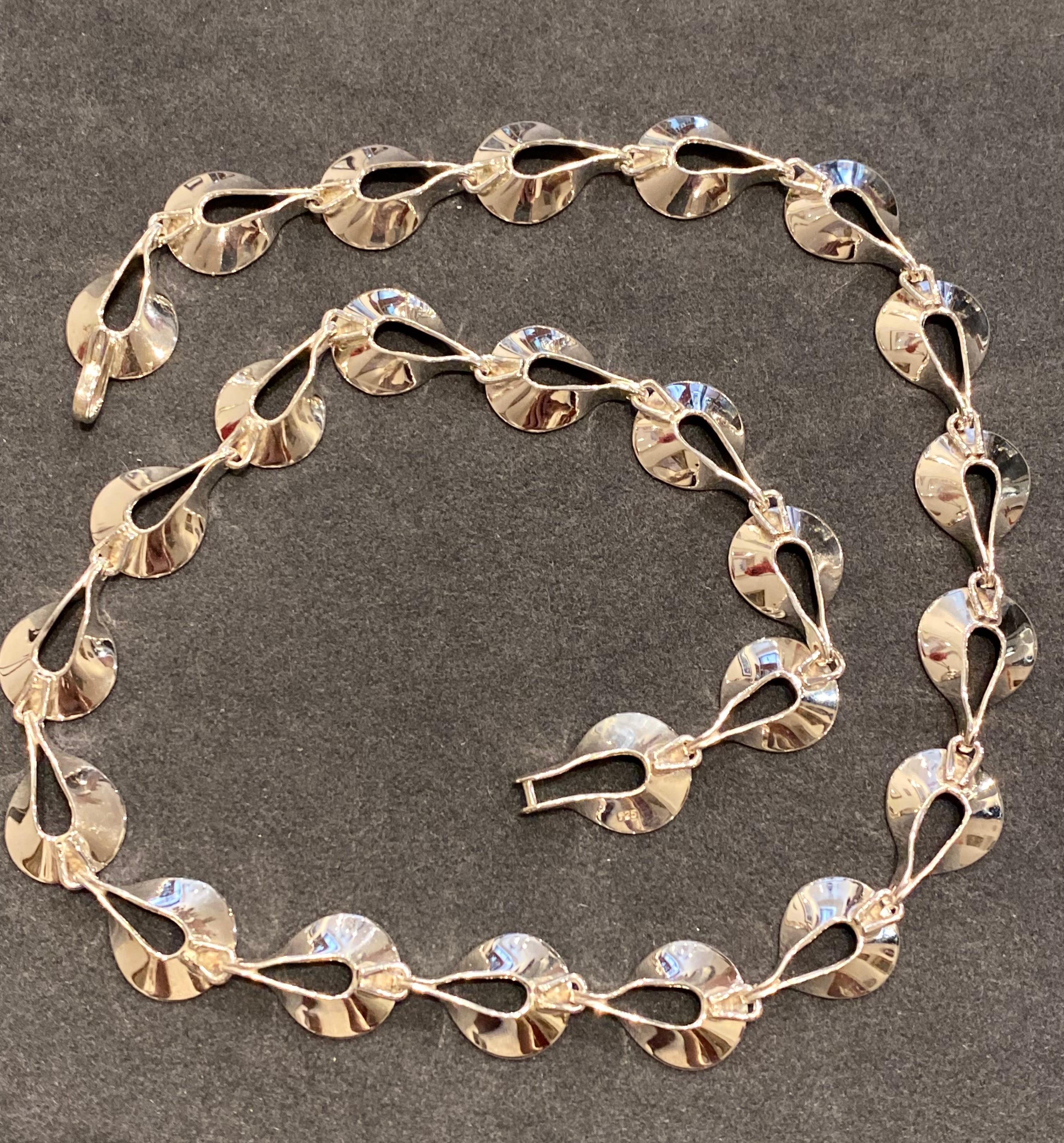 Collana italiana in argento 925 con maglie a forma di pera traforate, 48,5 cm. in vendita 3