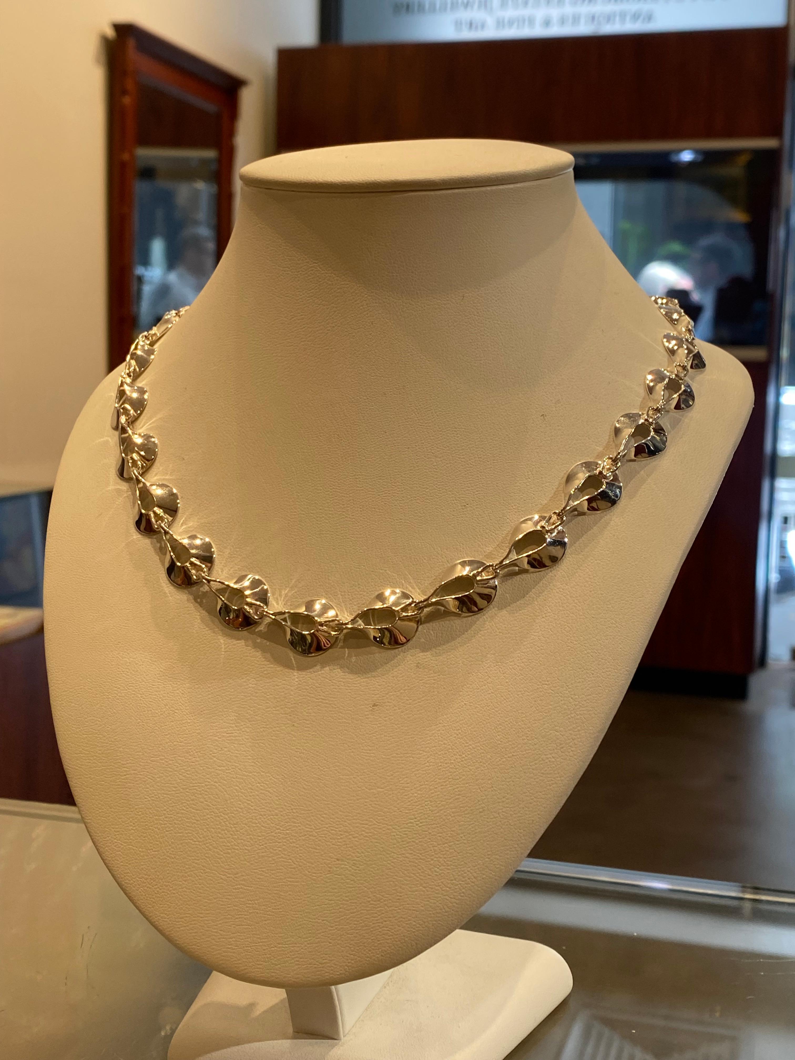 Collana italiana in argento 925 con maglie a forma di pera traforate, 48,5 cm. in vendita 5