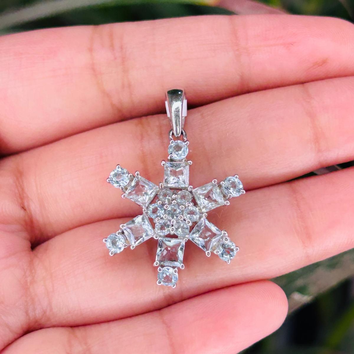 Mixed Cut 925 Sterling Silver Pendant Necklace Aquamarine Snowflake Pendant for Grandma For Sale