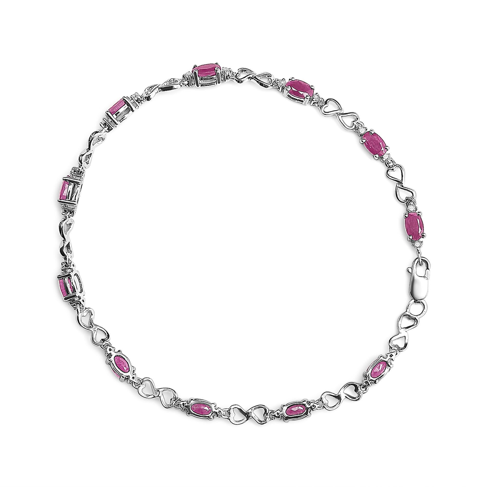 Moderne A Link en argent sterling .925 Ruby ovale rose et diamant 1/4 Cttw en vente