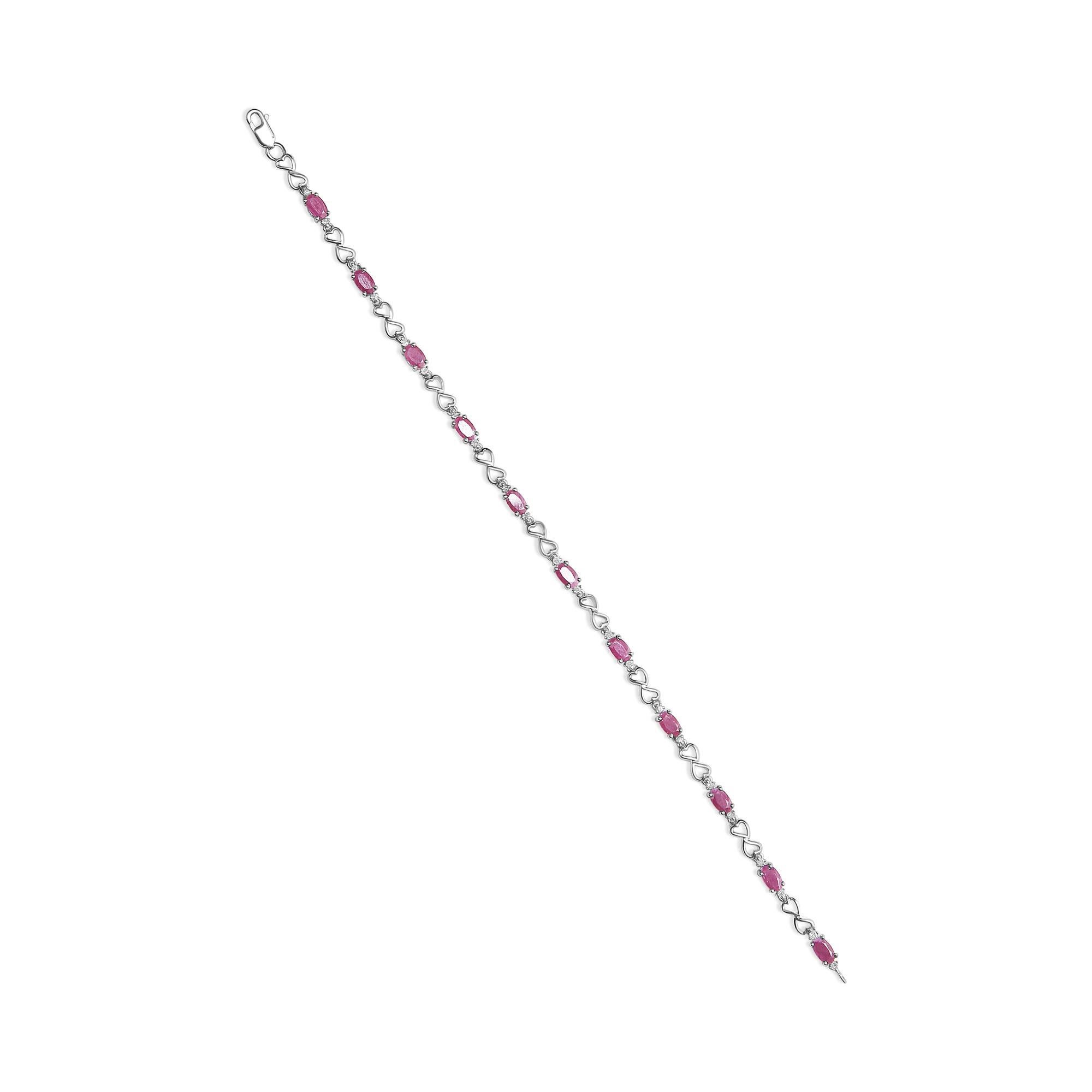 Taille ovale A Link en argent sterling .925 Ruby ovale rose et diamant 1/4 Cttw en vente