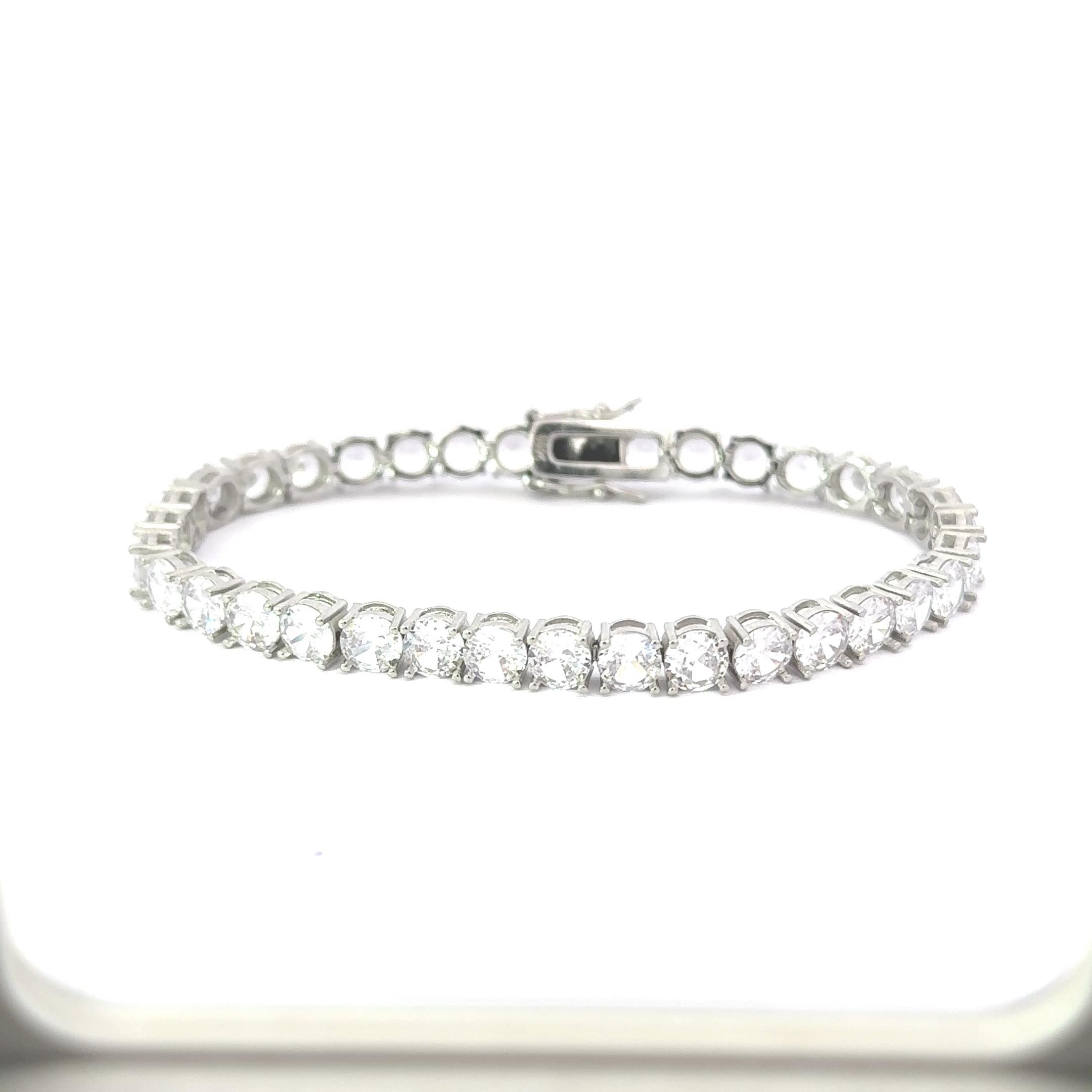925 Sterling Silber Zacken Runde Form Strass Tennisarmband für Mutterschaft Geschenk im Zustand „Neu“ im Angebot in New York, NY