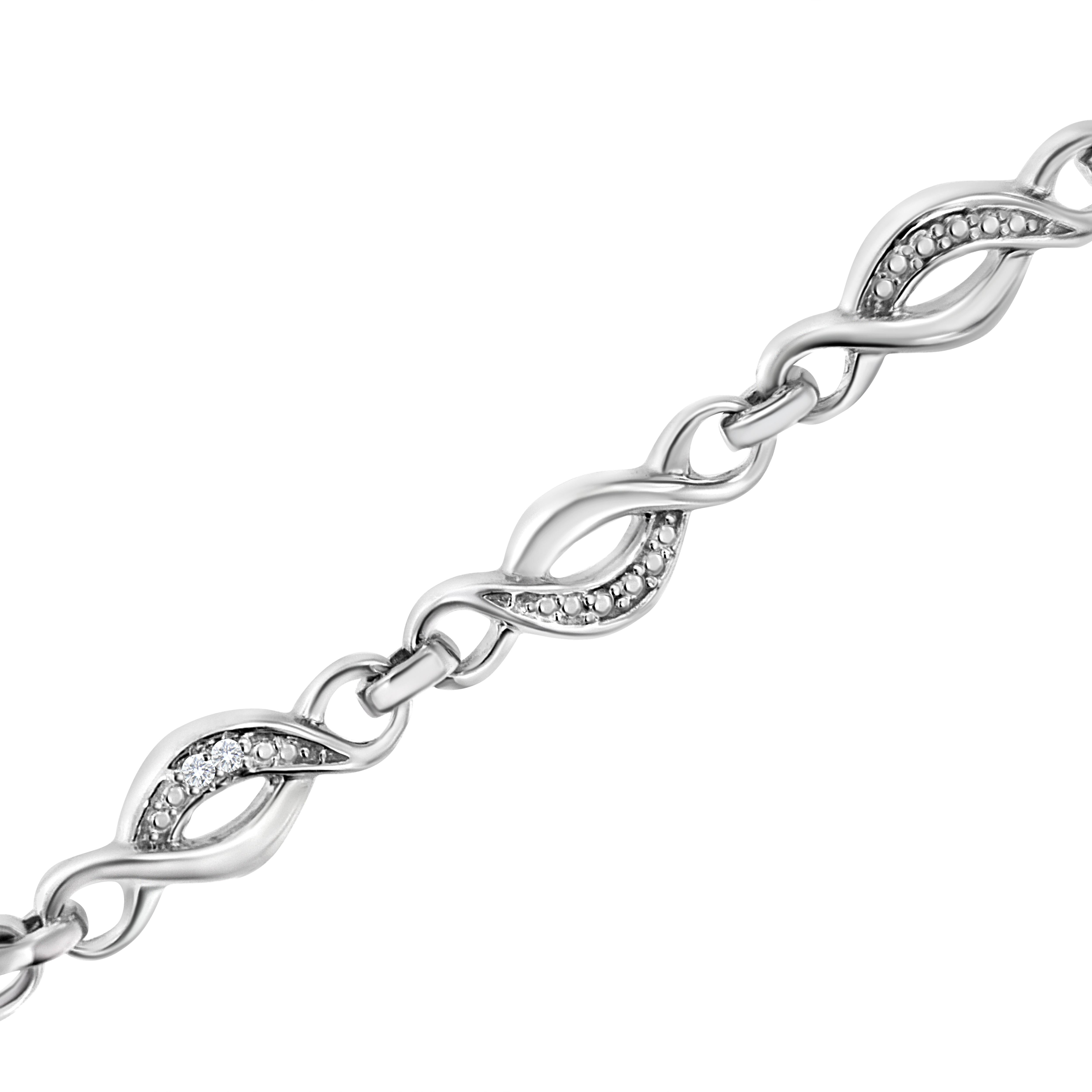 Contemporain Bracelet à maillons en forme de spirale courbé en argent sterling serti de griffes avec diamants de 0,925 carat en vente