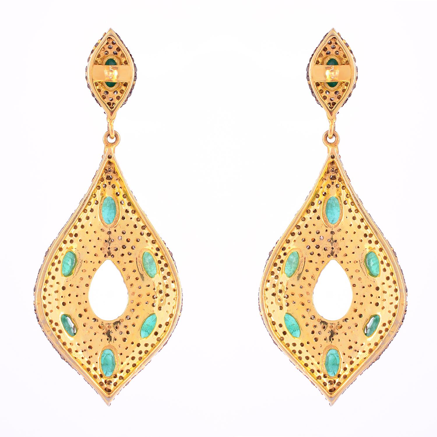 925 Sterling Silver Push Back Earrings with 3.22 Carat Emerald In New Condition In jaipur, IN