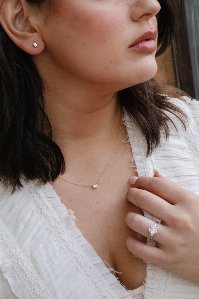 925 Sterlingsilber-Verlobungsring 2CT mit Moissanit im Smaragdschliff, Geschenk für sie im Zustand „Neu“ in Chicago, IL