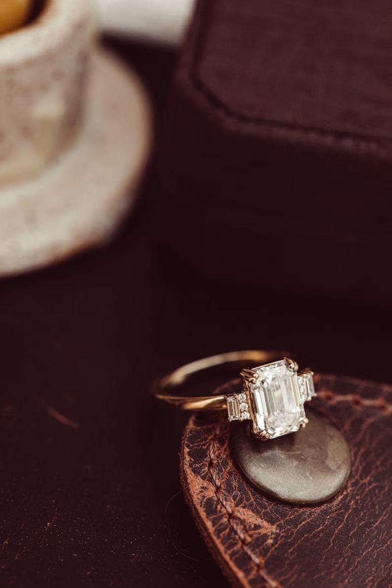 925 Sterlingsilber-Verlobungsring 2CT mit Moissanit im Smaragdschliff, Geschenk für sie 1