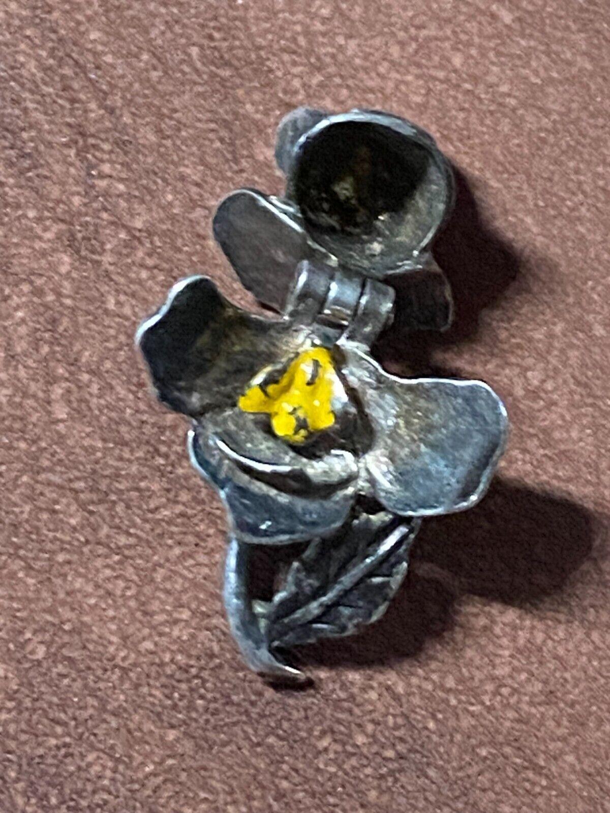 925 Sterling Silber Rose & Gelbe Emaille Biene Vintage Eröffnung Charme / Anhänger im Angebot 2