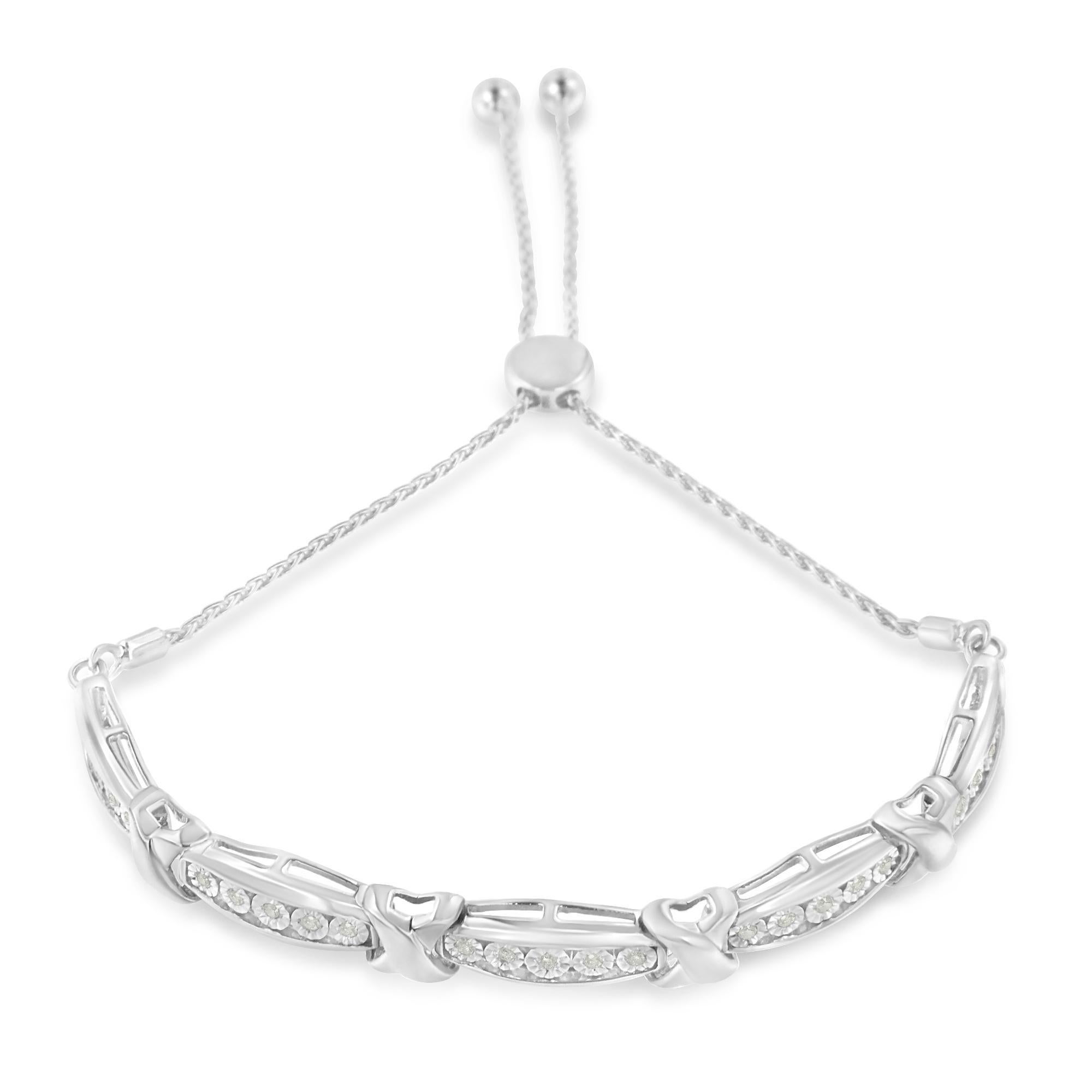 Aggiungi un accessorio sofisticato al tuo ensemble quotidiano con il bracciale Bolo in argento Sterling con diamanti taglio rosa. Realizzato in pregiato argento 925 con un bracciale che può estendersi da 6