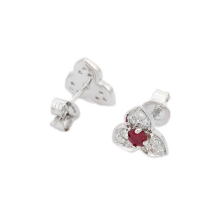 925 Sterling Silver Ruby Everyday Stud Flower Earrings Gift for Mom In New Condition In Houston, TX