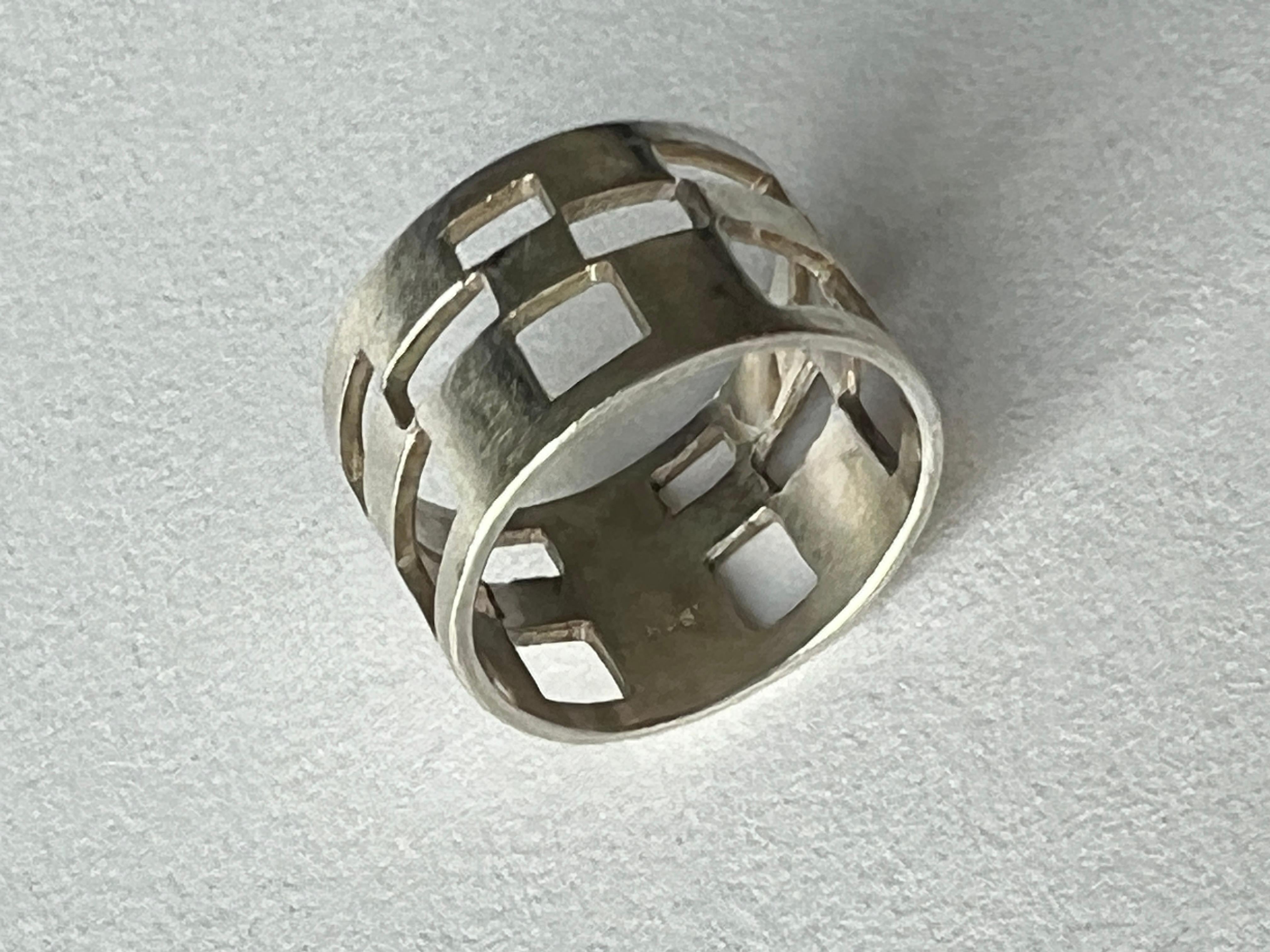925 Sterling Silver Square Holes Ring Size 5.5 For Sale 1