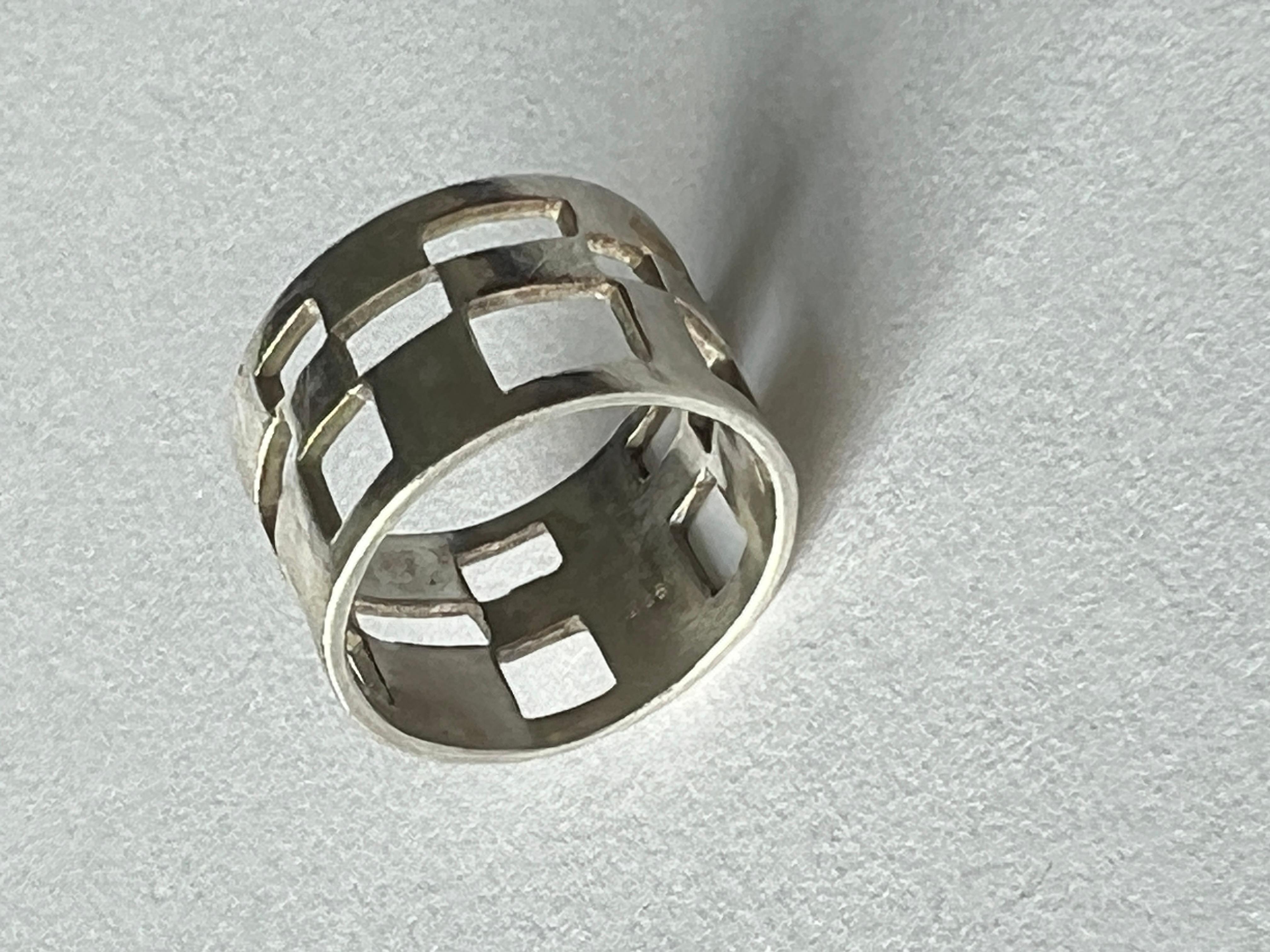 925 Sterling Silver Square Holes Ring Size 5.5 For Sale 2