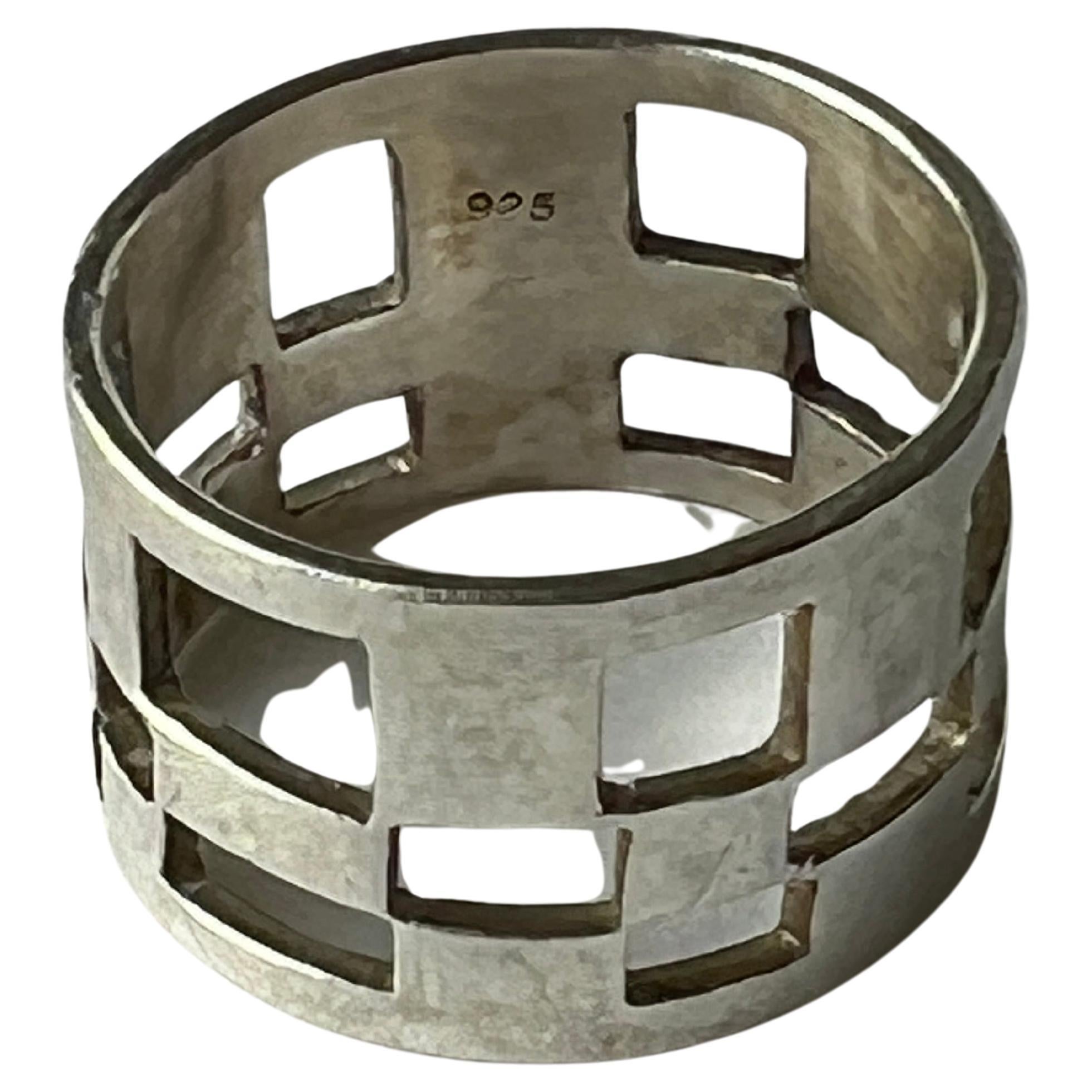 925 Sterling Silver Square Holes Ring Size 5.5 For Sale