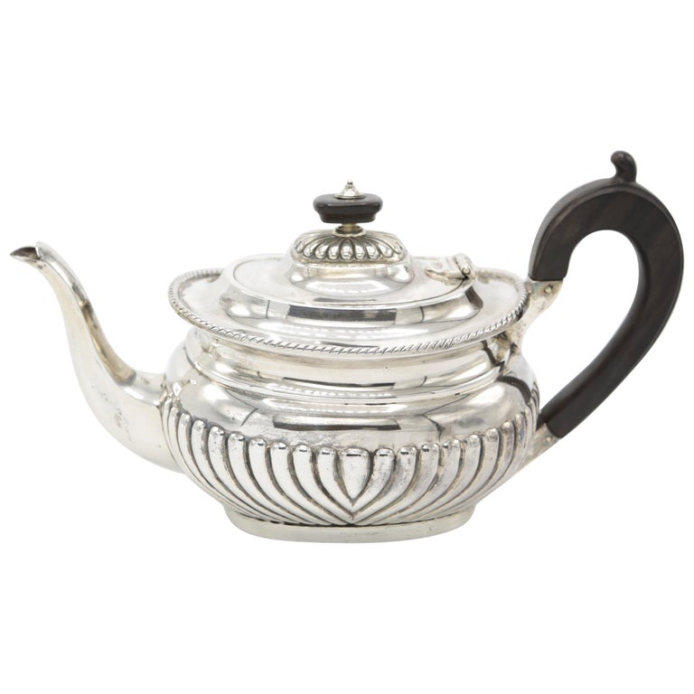 925/ Sterling Silver Teapot London 1898 Queen Anne Style For Sale at