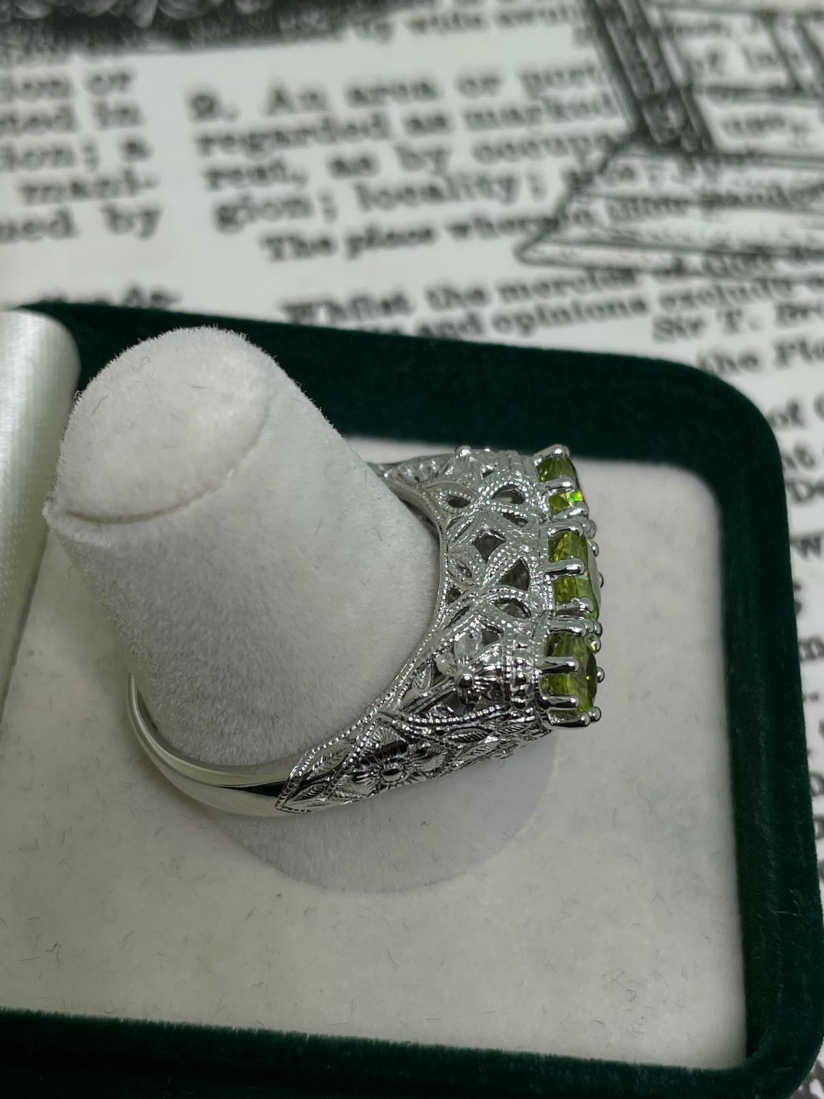 Women's 925 Sterling Silver Vintage Ring set with Green & White Crystals For Sale