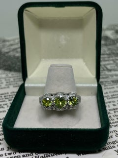 925 Sterling Silver Vintage Ring set with Green & White Crystals