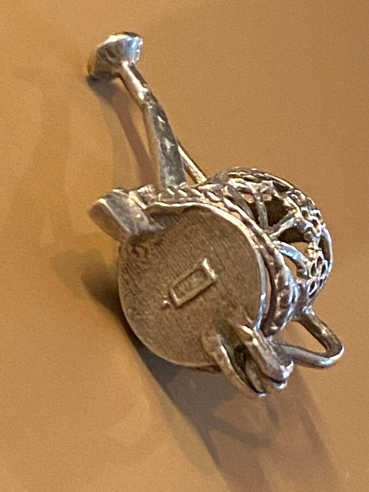 925 Sterling Silber Gießkanne Charme (Anhänger) Öffnung zu offenbaren Daisy Blume im Angebot 2