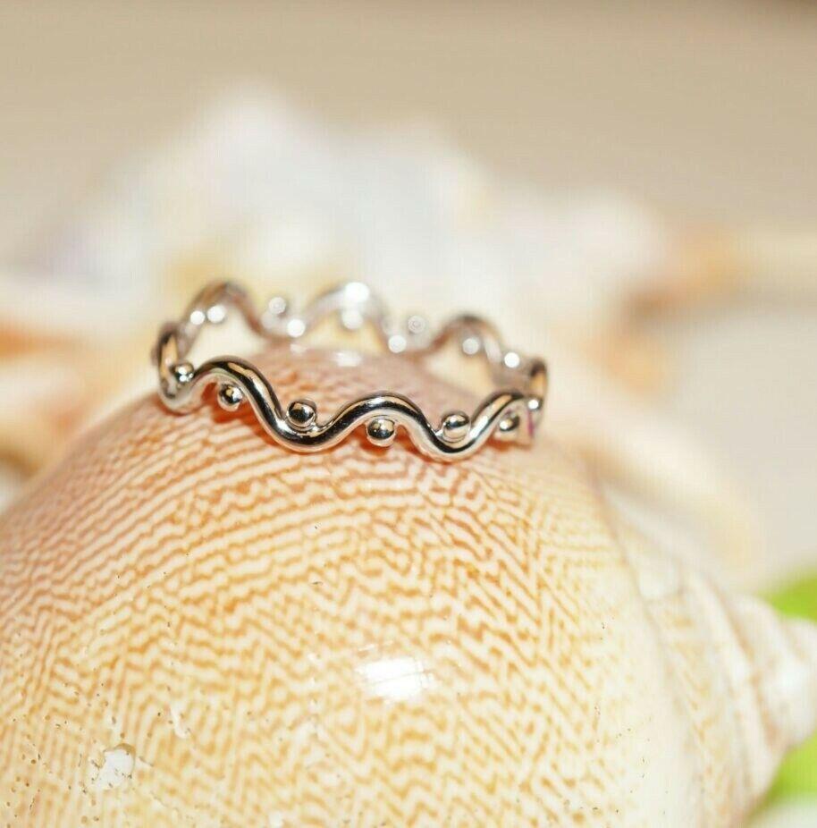 925 Sterling Silver Wavy Sea Shore Minimalist Ring Knuckle Ring Valentines Ring. In New Condition For Sale In Chicago, IL