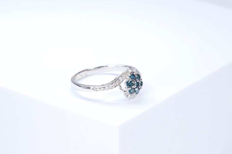 Art Deco Classic 925 Sterling Silver Studded with Blue and White Diamond Ring For Sale