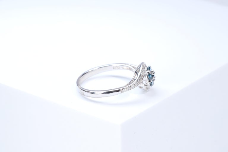 Classic 925 Sterling Silver Studded with Blue and White Diamond Ring In New Condition For Sale In New York, NY