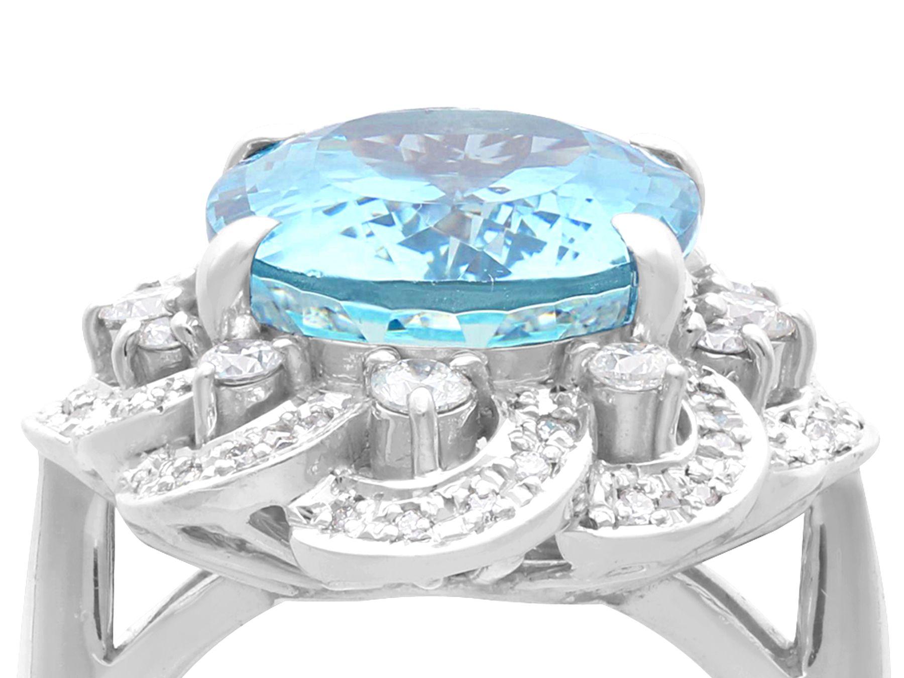 Ein atemberaubender, feiner und beeindruckender Ring aus 18 Karat Weißgold mit 9,26 Karat Aquamarin und 0,70 Karat Diamant; Teil unserer vielfältigen Edelsteinschmuck- und Nachlass-Schmuckkollektionen.

Dieser atemberaubende, feine und