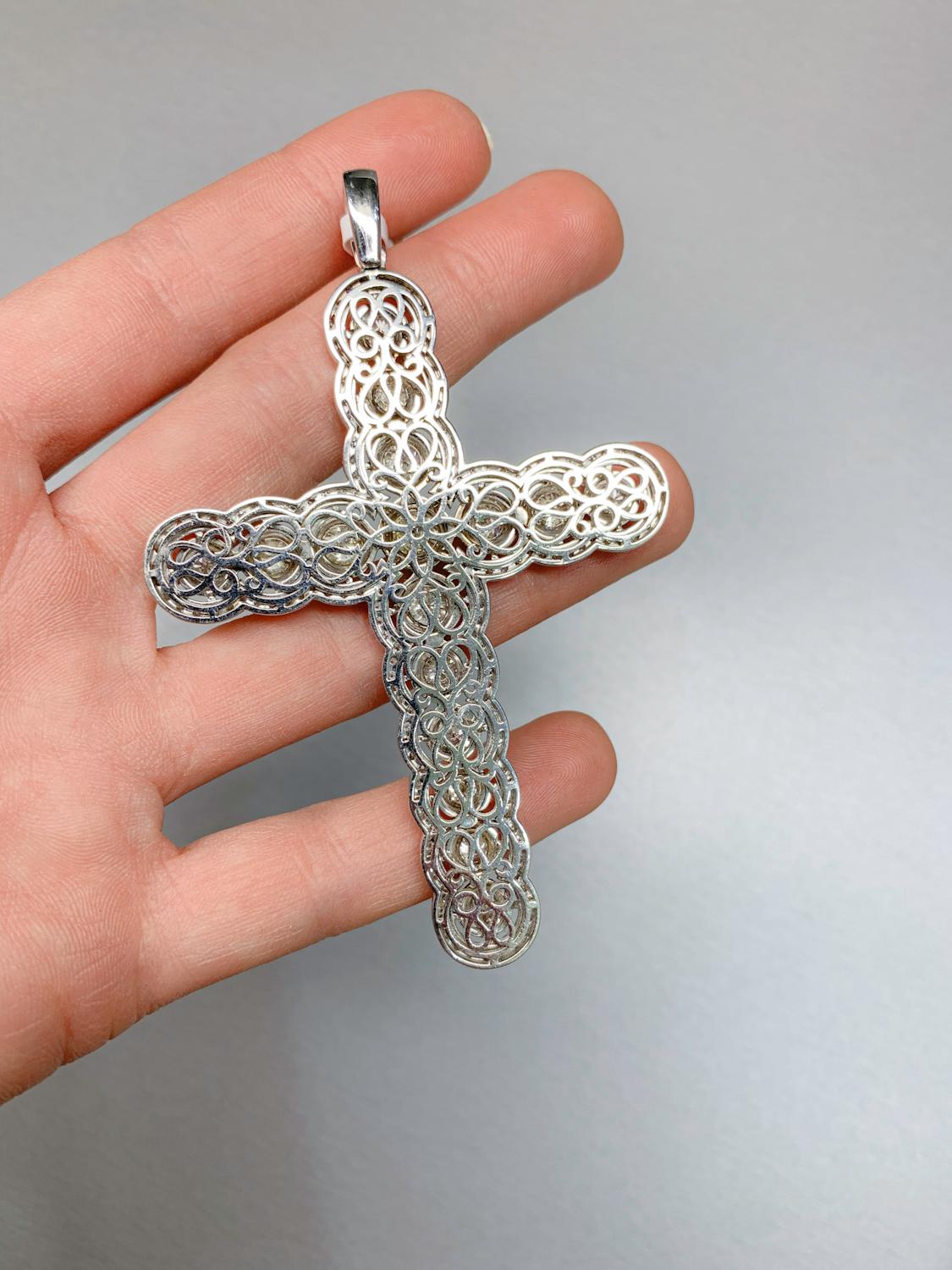 Pendentif croix en or 18 carats avec diamant de 9,26 carats Neuf - En vente à New York, NY