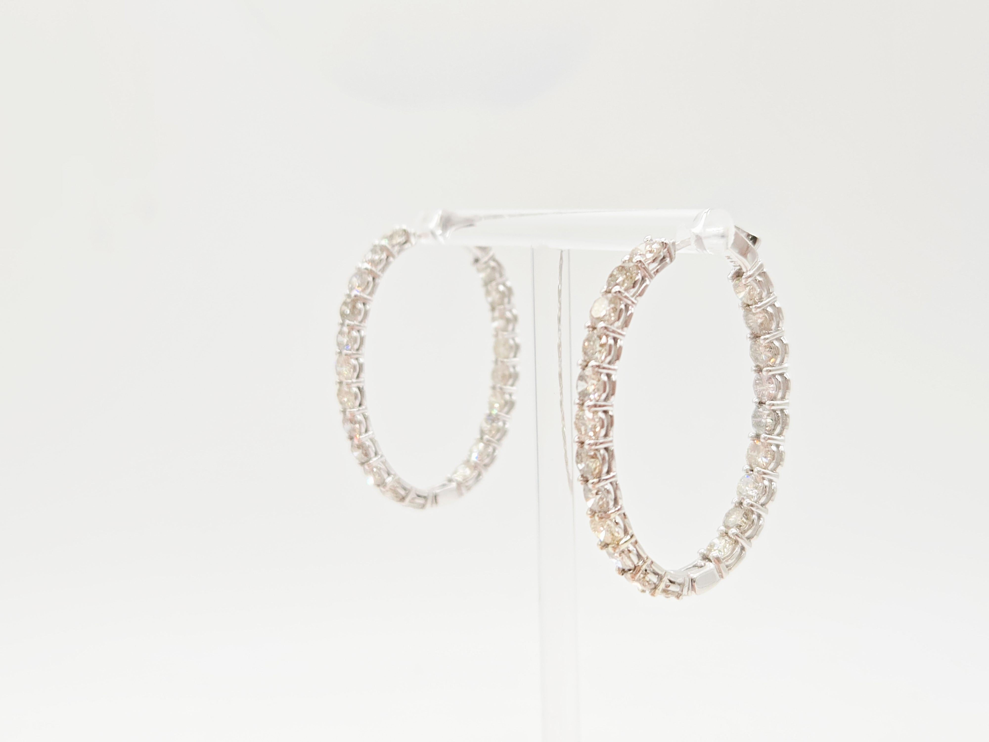 Orecchini a cerchio ovali grandi con diamante naturale da 9,26 carati in oro bianco 14 carati in vendita 1