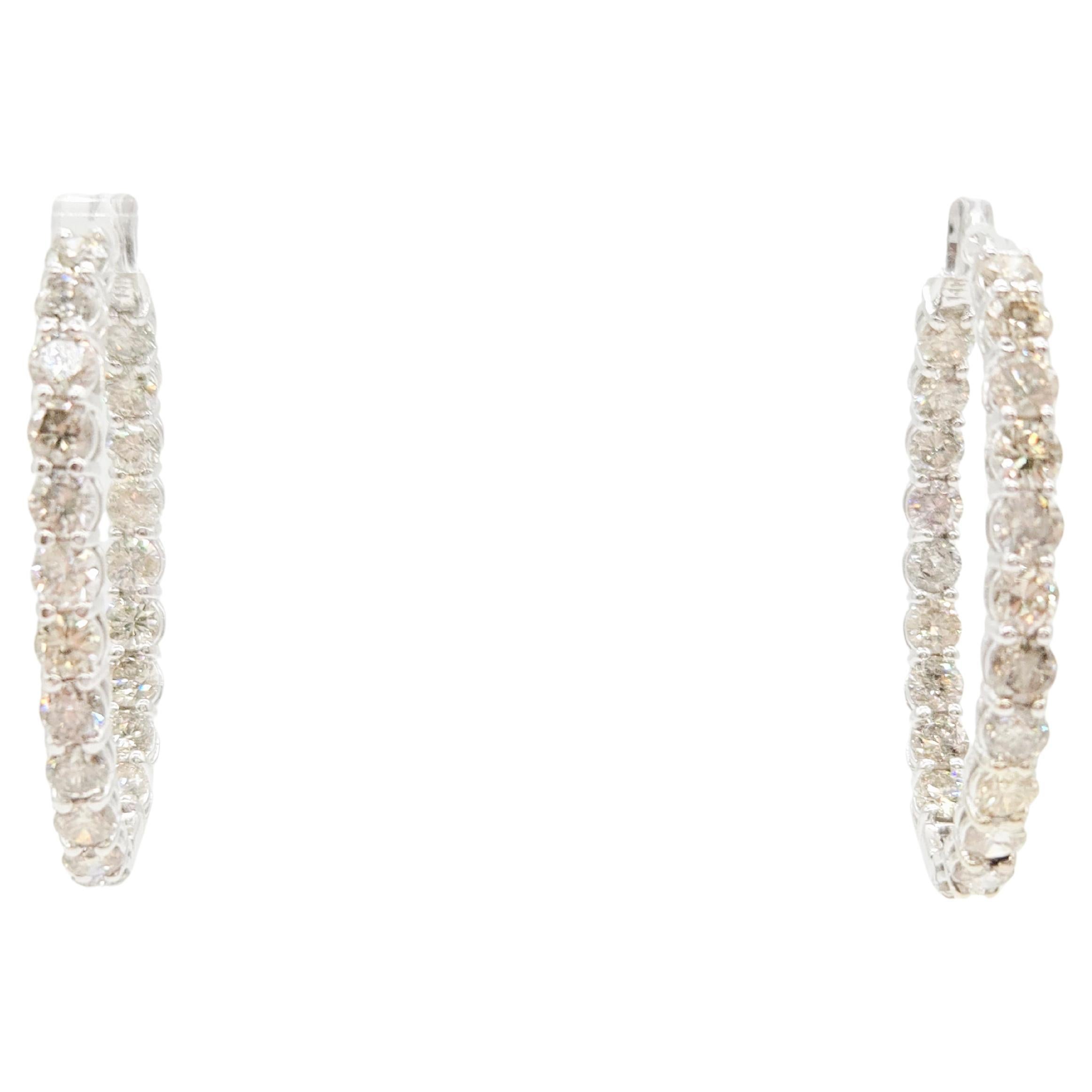 Orecchini a cerchio ovali grandi con diamante naturale da 9,26 carati in oro bianco 14 carati in vendita