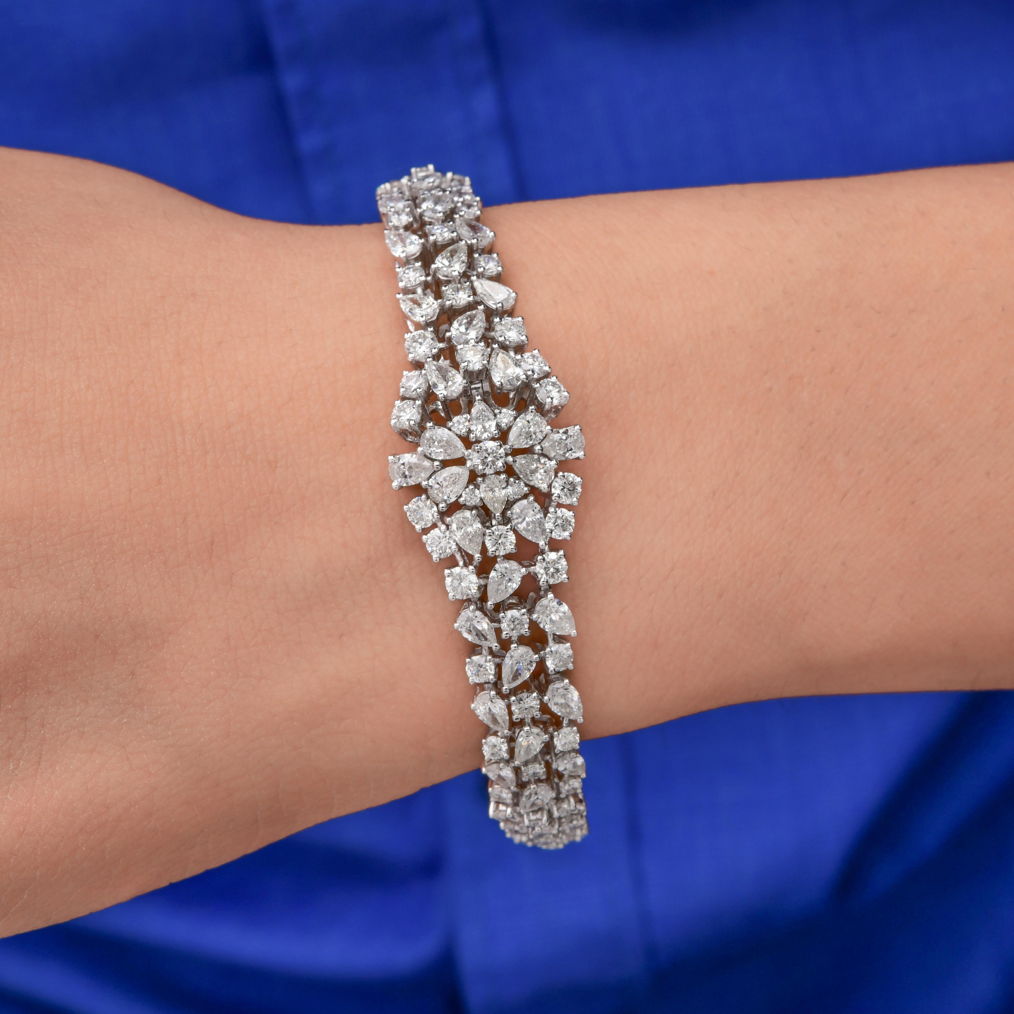 Dieser exquisite Armreif ist aus 18-karätigem Gold gegossen und mit 9,26 Karat Diamanten handgefertigt.

FOLLOW SPECTRUM JEWELS Storefront, um die neueste Collection'S und exklusive Stücke zu sehen. Spectrum Jewels ist stolz darauf, ein Top Seller