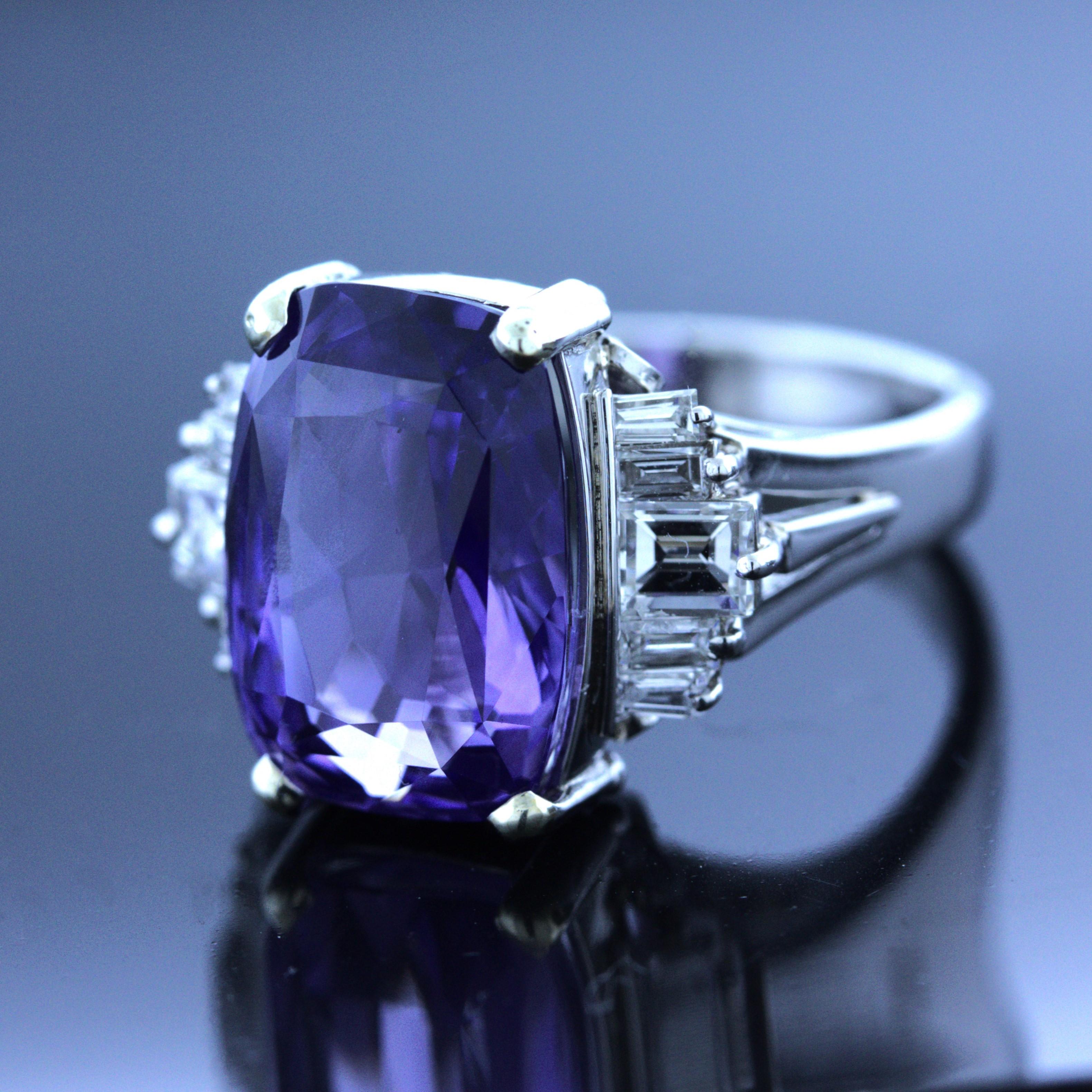 Cushion Cut 9.27 Carat Color-Change Sapphire Diamond Platinum Ring, GIA Certified For Sale