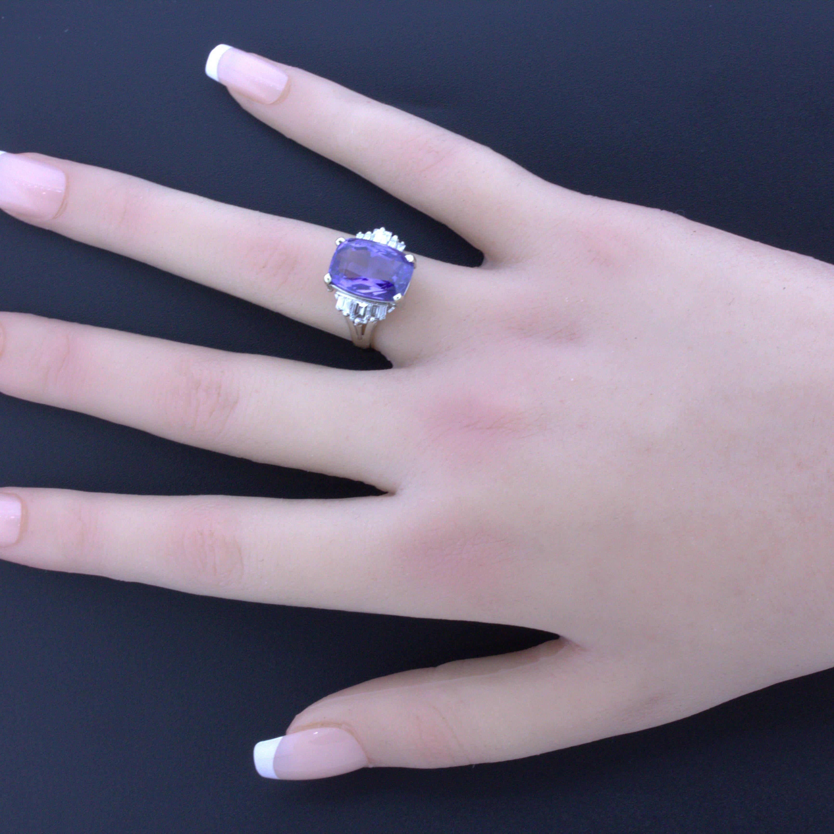 9.27 Carat Color-Change Sapphire Diamond Platinum Ring, GIA Certified In New Condition For Sale In Beverly Hills, CA