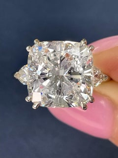 Anello di fidanzamento con diamante taglio cuscino da 9.27 carati