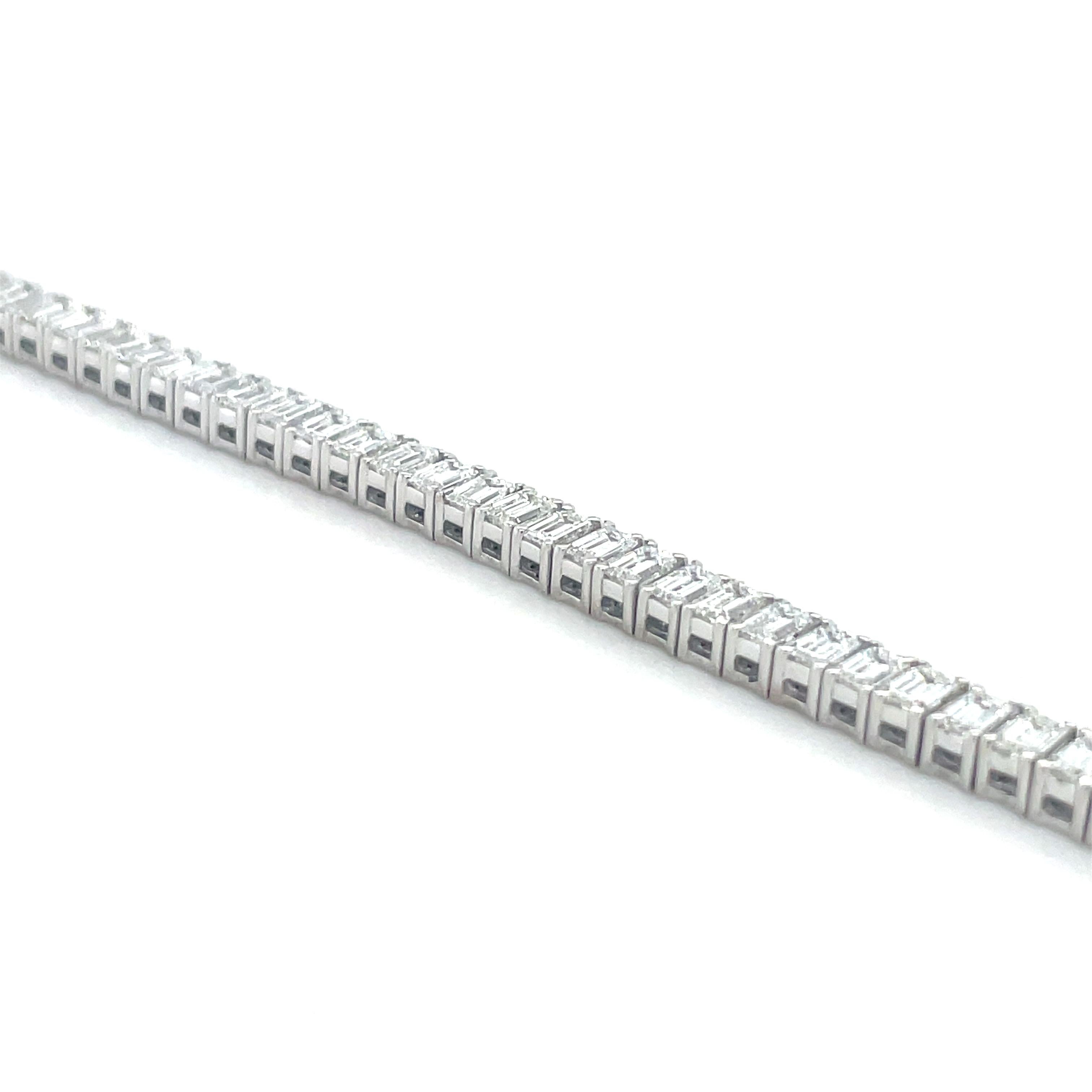Bracciale tennis con diamanti taglio smeraldo da 9,27 carati In condizioni Nuovo in vendita a Chicago, IL