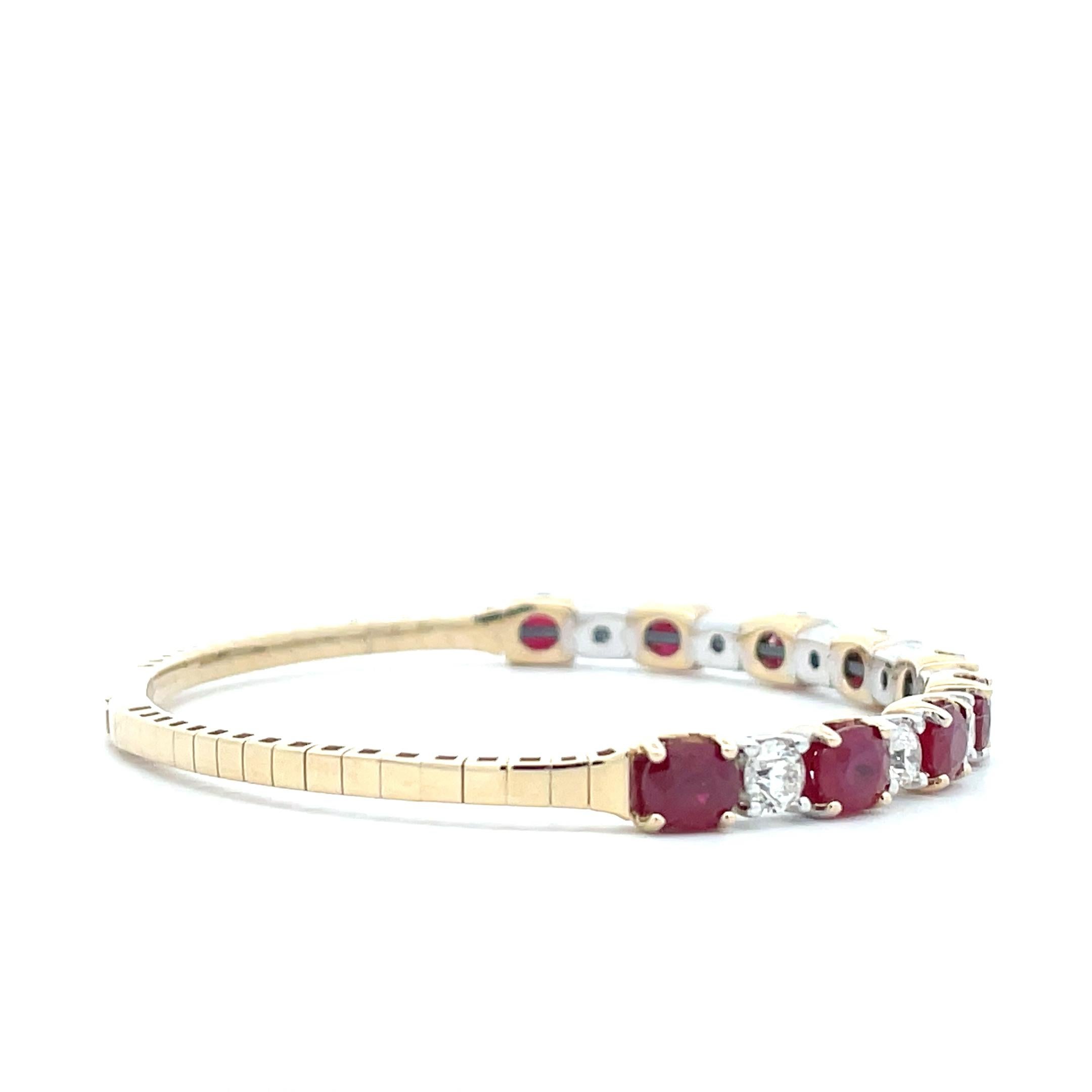 Art Deco 9.27 Carat Alternating Oval Ruby & Diamond 14k Solid Gold Flexible Bangle For Sale