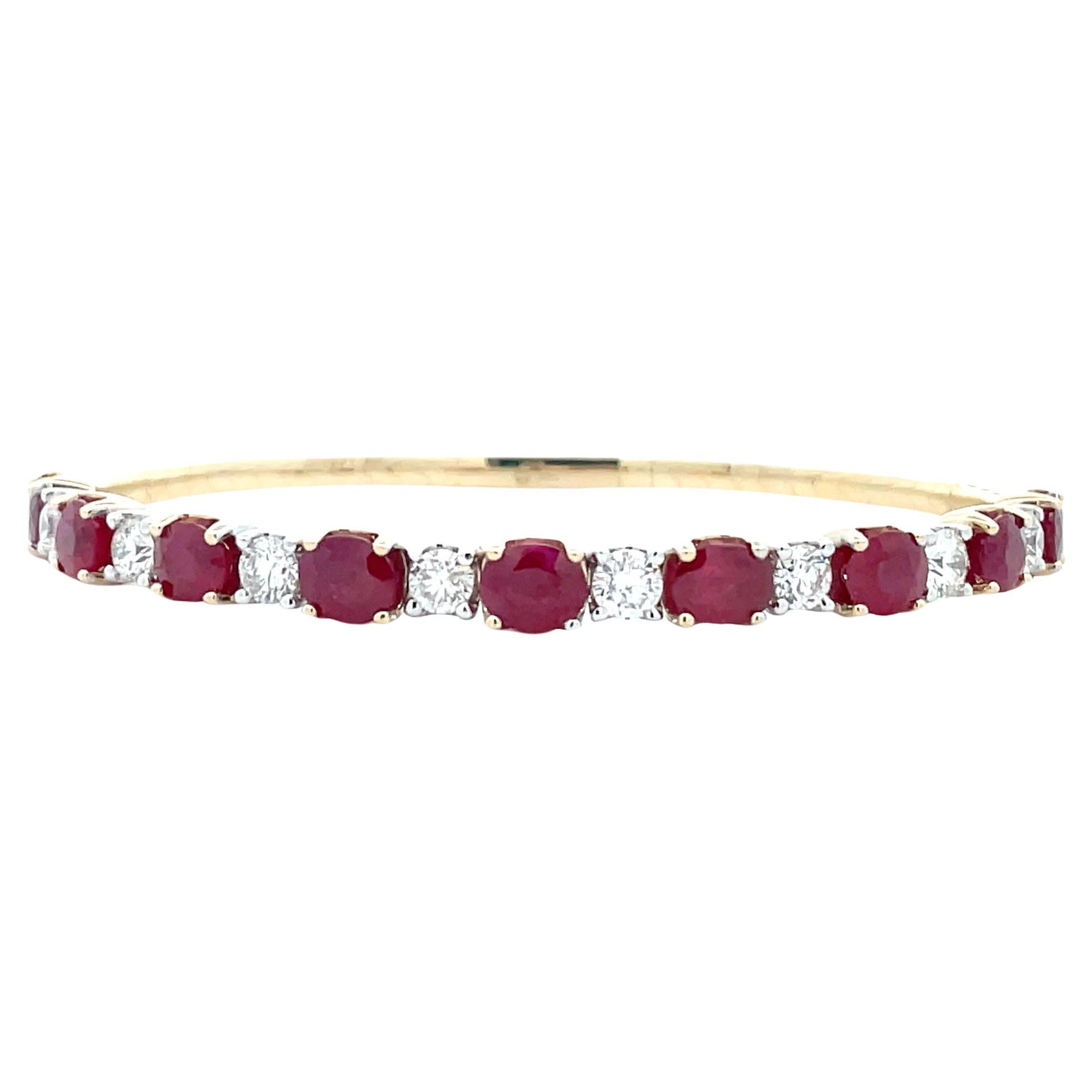 9.27 Carat Alternating Oval Ruby & Diamond 14k Solid Gold Flexible Bangle For Sale